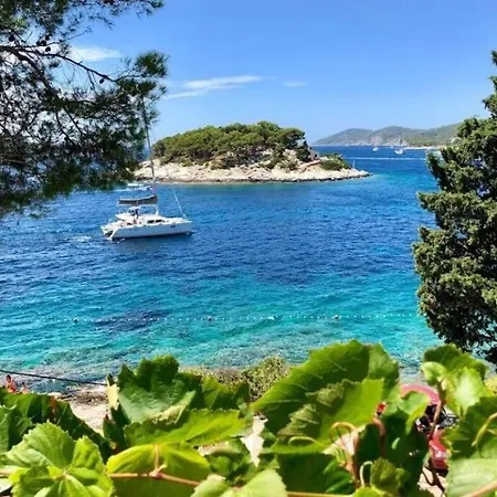 Shabby Chic Hvar Apartment