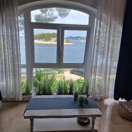 Shabby Chic Hvar Apartment